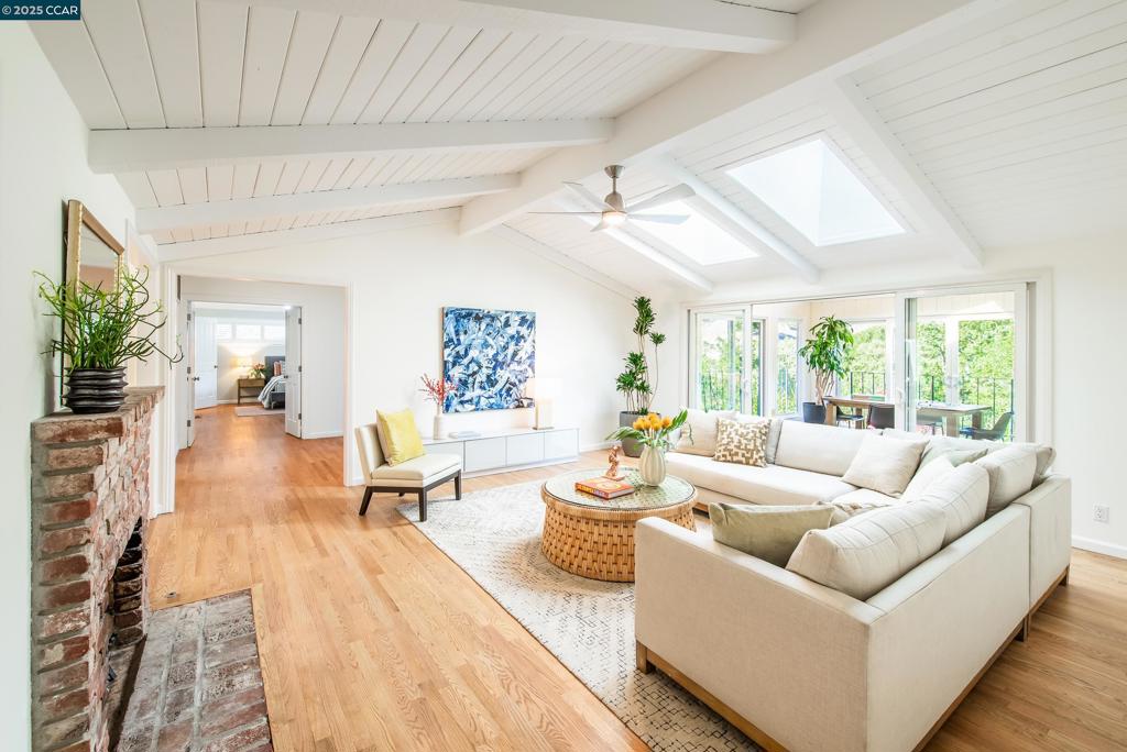 1600 Shangri La Ct. Property Photo 12