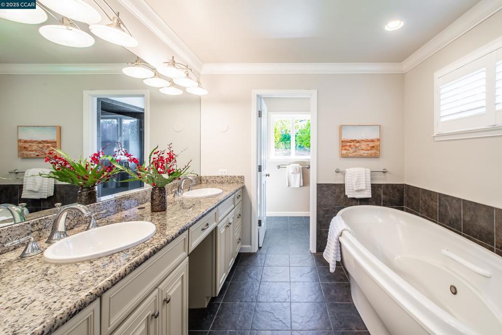 1600 Shangri La Ct. Property Photo 31