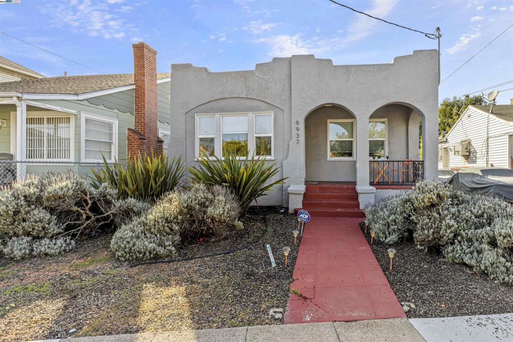 9937 Dante Ave Property Photo 4