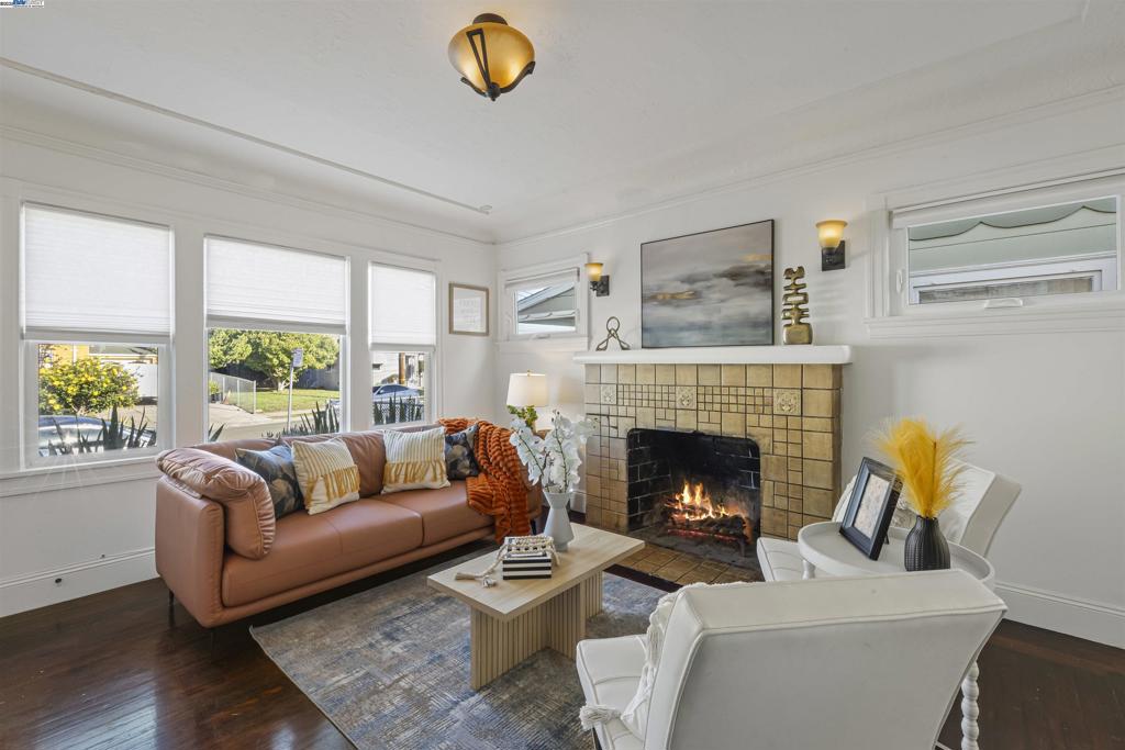 9937 Dante Ave Property Photo 7