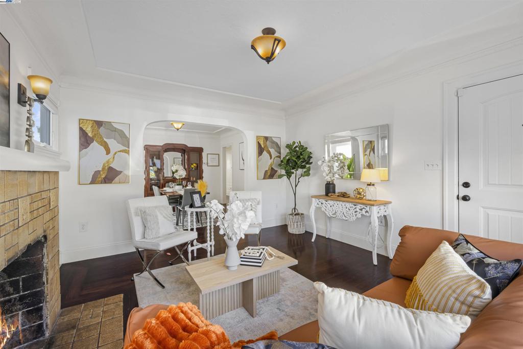 9937 Dante Ave Property Photo 8