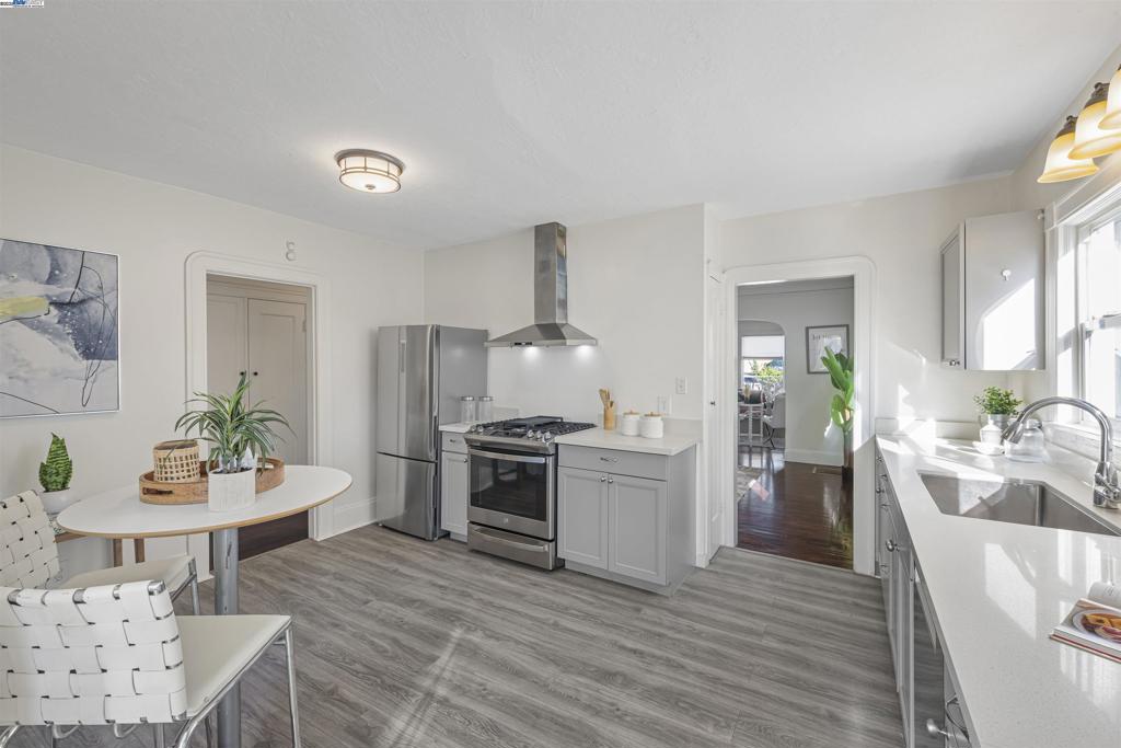 9937 Dante Ave Property Photo 14