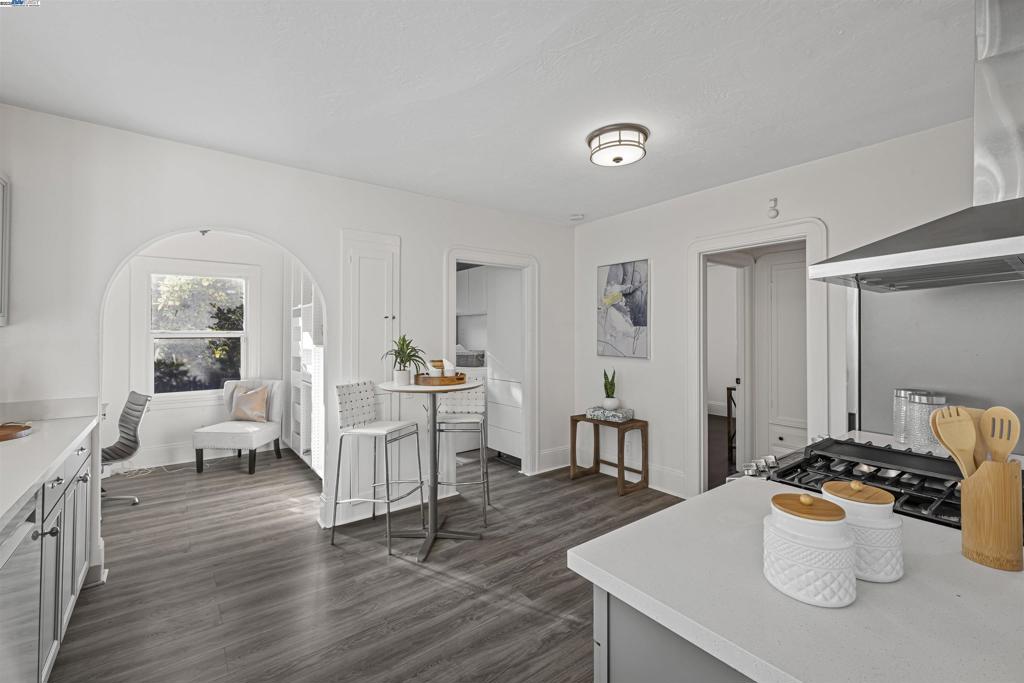 9937 Dante Ave Property Photo 15