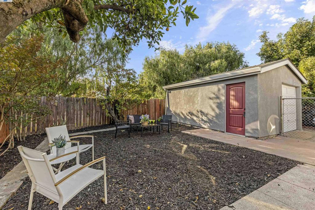 9937 Dante Ave Property Photo 28