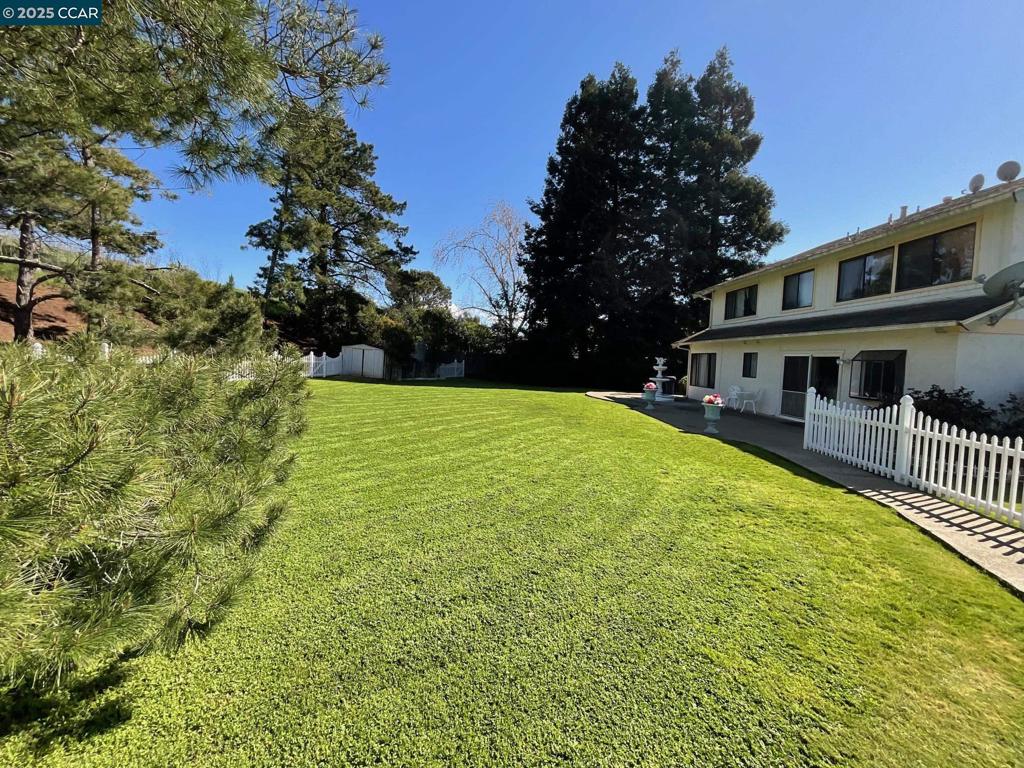 403 Gerald Court Property Photo 4