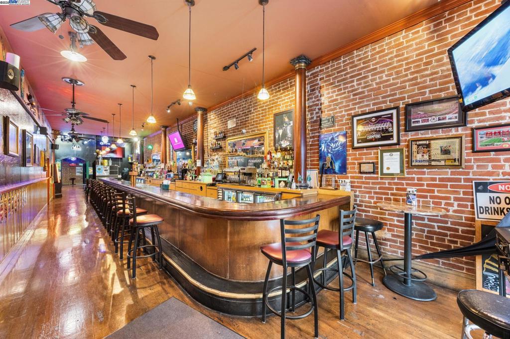 22519 Main St Property Photo 1