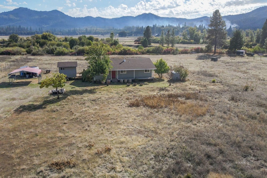 1095 Hyampom Rd Property Photo 2