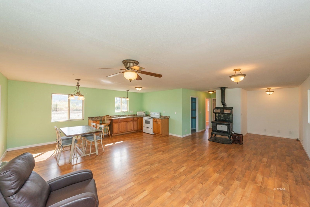 1095 Hyampom Rd Property Photo 4