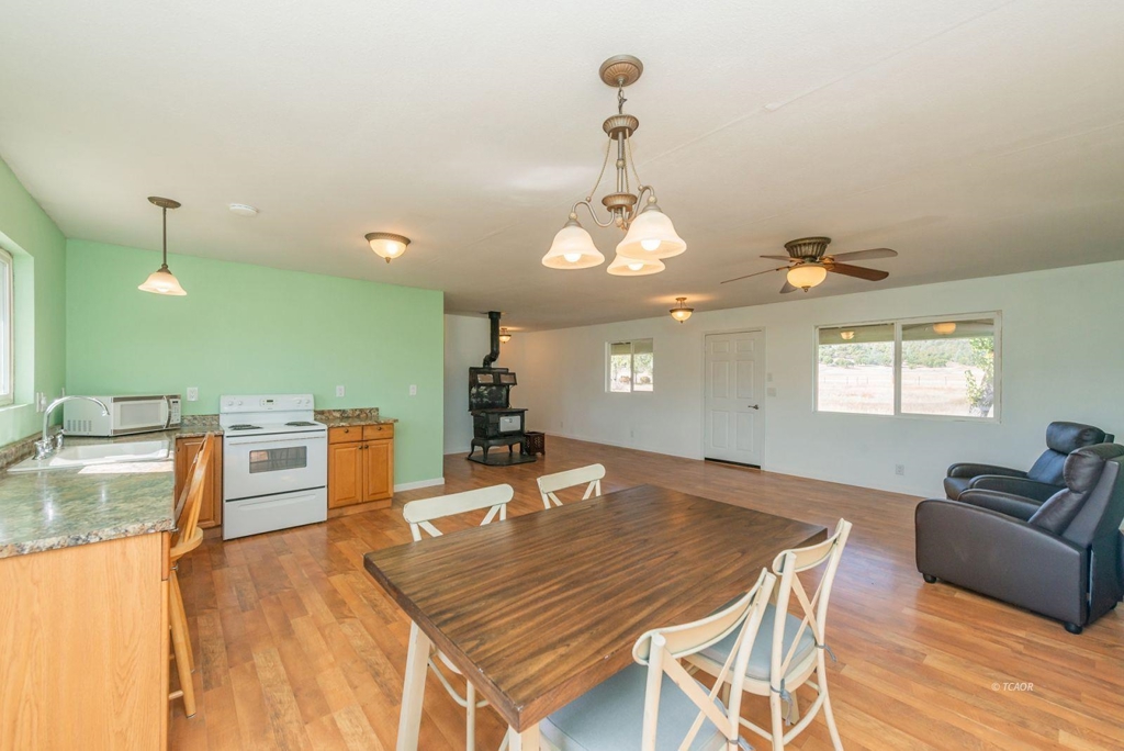1095 Hyampom Rd Property Photo 8