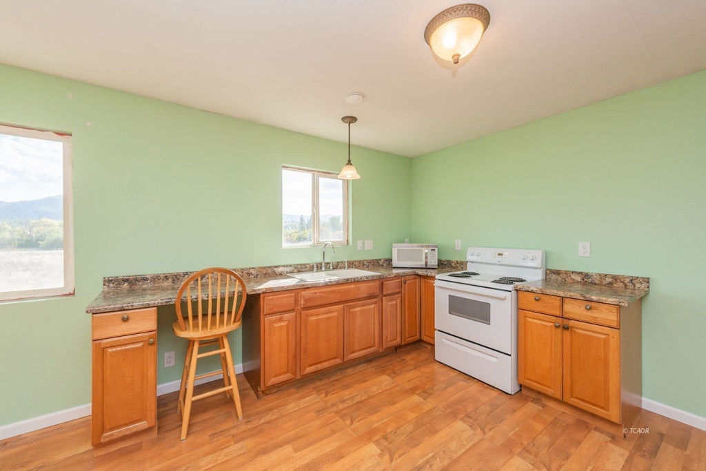 1095 Hyampom Rd Property Photo 11