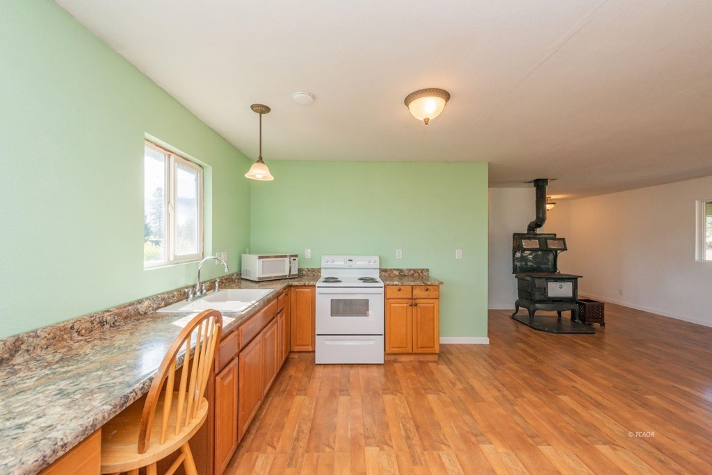 1095 Hyampom Rd Property Photo 12