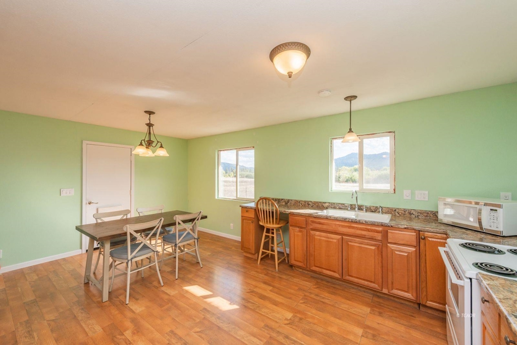 1095 Hyampom Rd Property Photo 15
