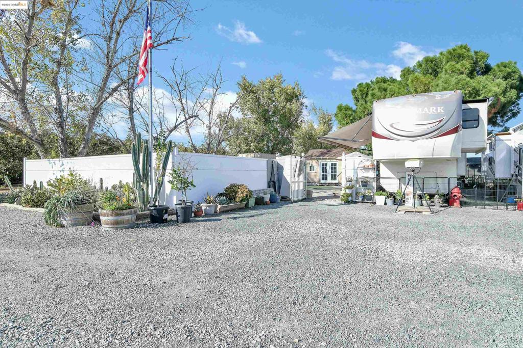 23701 Marsh Creek Rd Property Photo 24