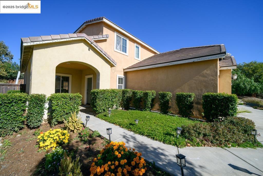 1350 Mistletoe Dr Property Photo 2