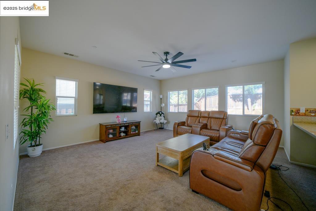1350 Mistletoe Dr Property Photo 3