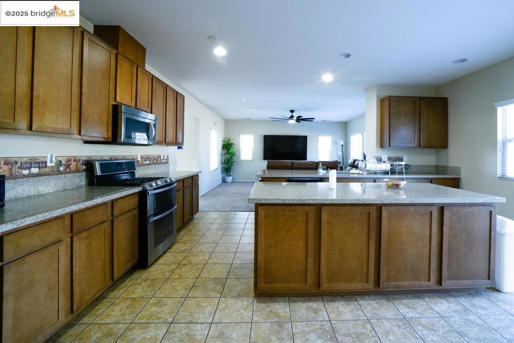 1350 Mistletoe Dr Property Photo 5