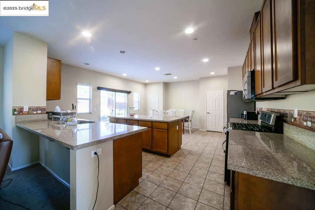 1350 Mistletoe Dr Property Photo 6