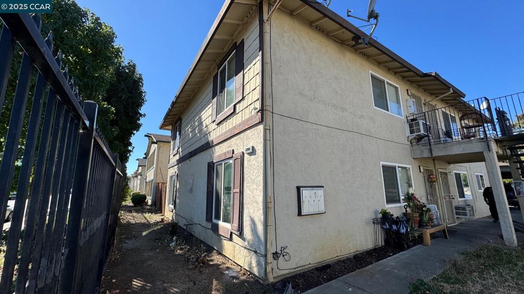 2208 Spanos St Property Photo 2