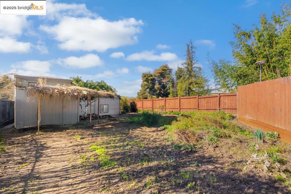 8016 Macarthur Blvd Property Photo 8
