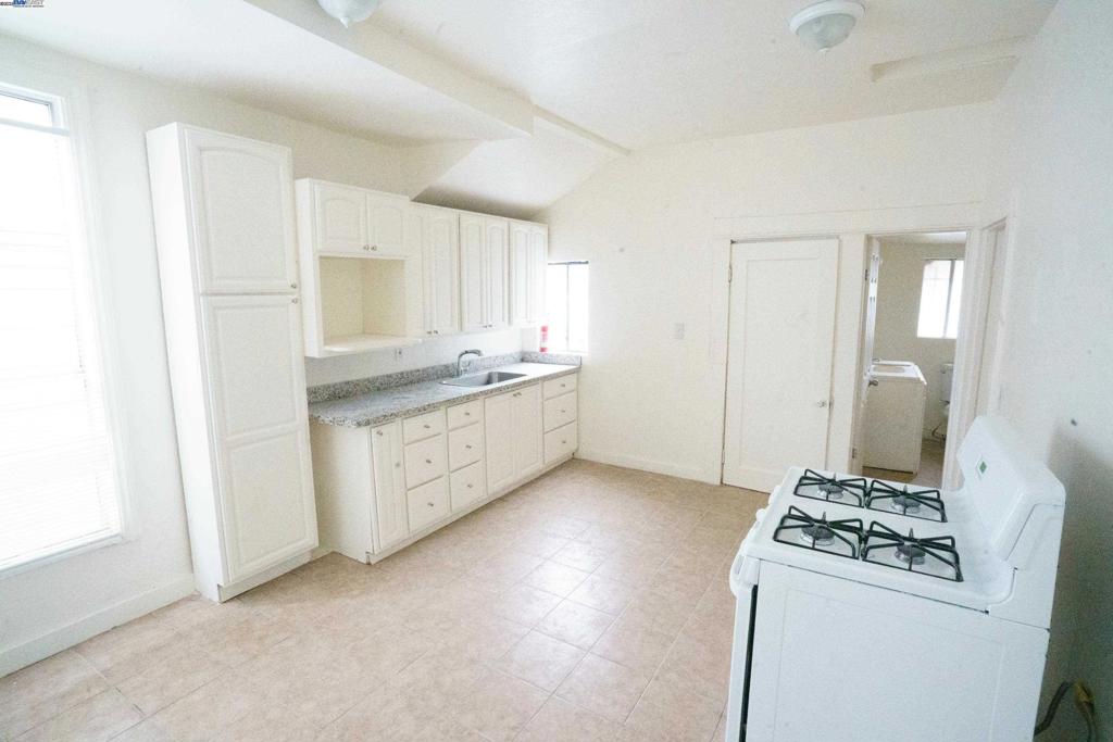 866 Isabella St Property Photo 2