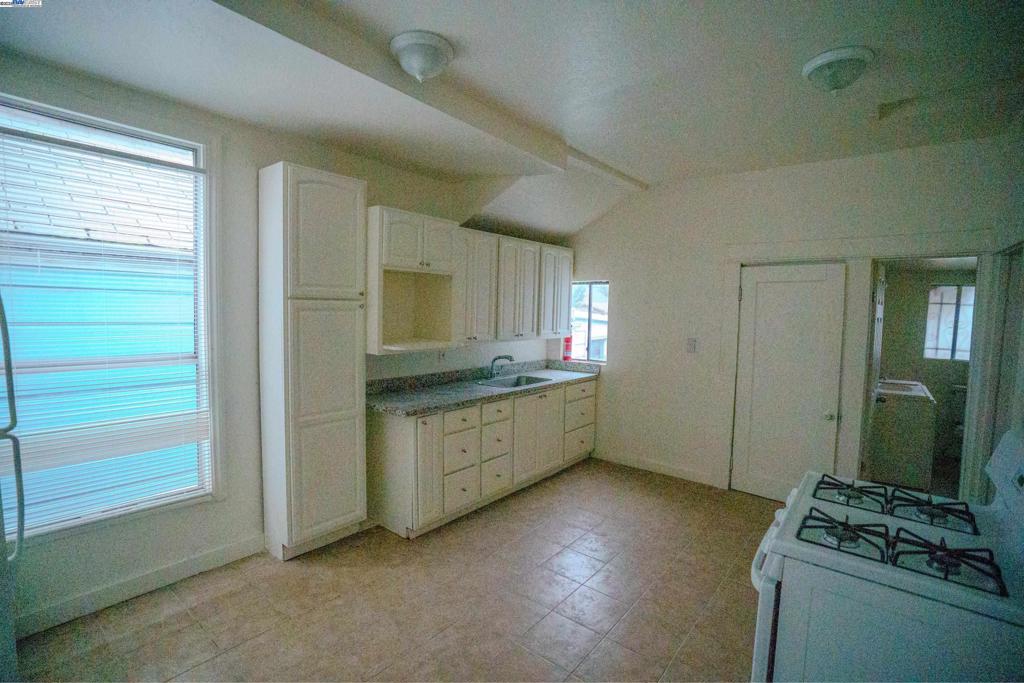 866 Isabella St Property Photo 13