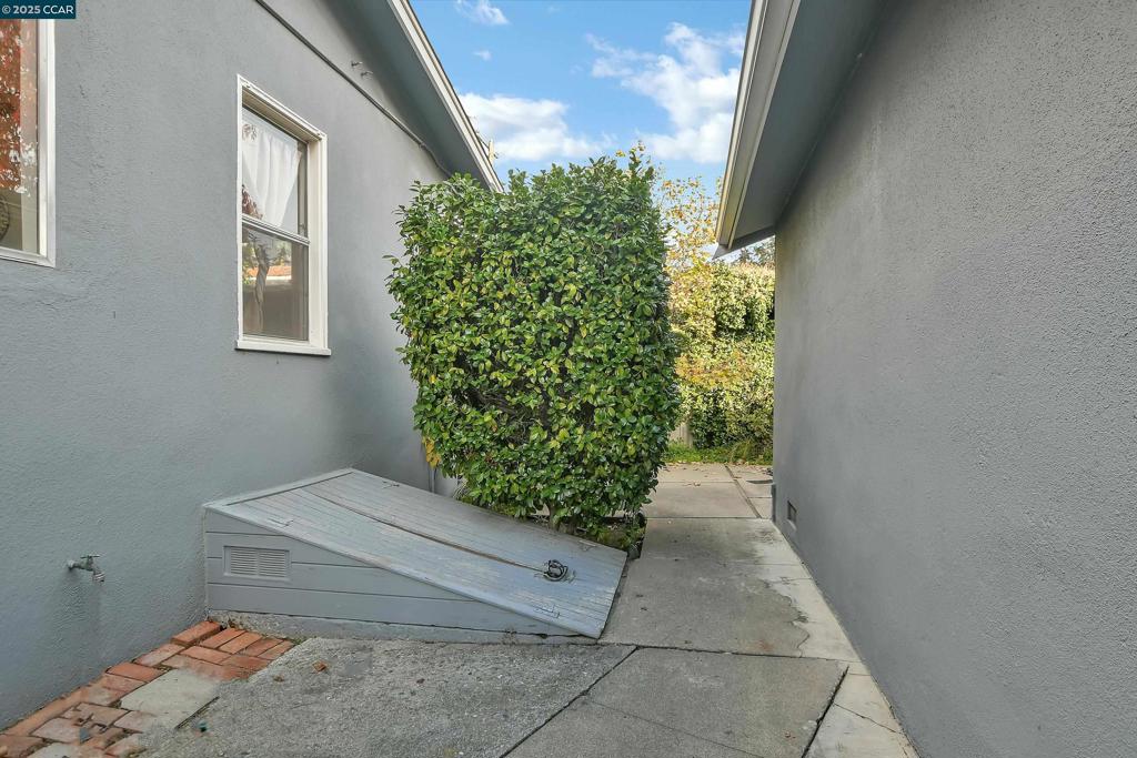 2437 Alhambra Ave Property Photo 4
