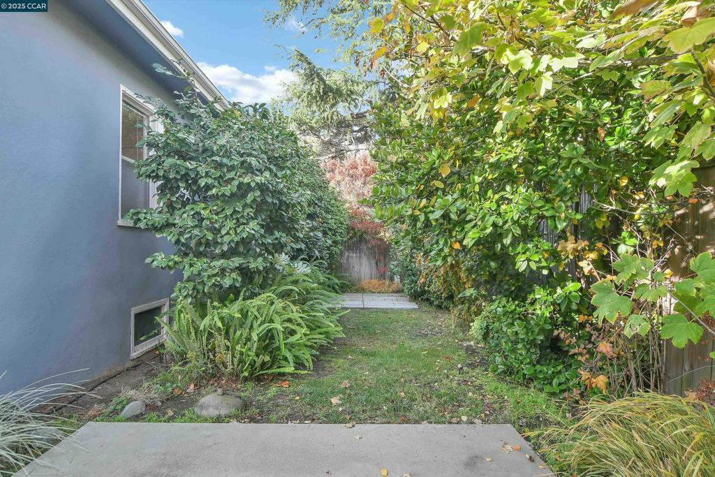 2437 Alhambra Ave Property Photo 5