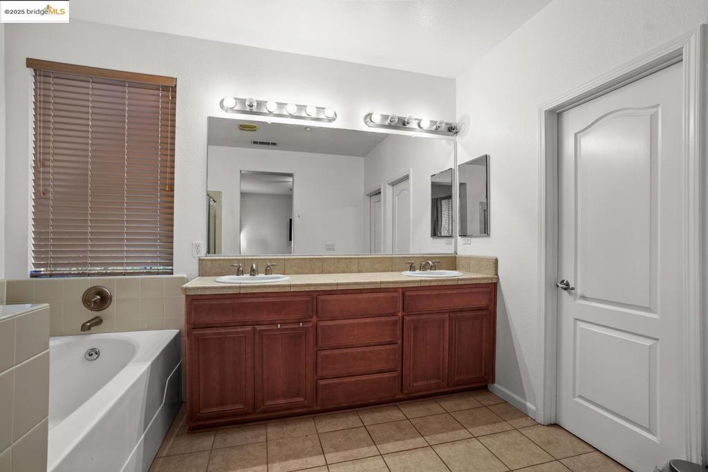 2474 Grant St Property Photo 25