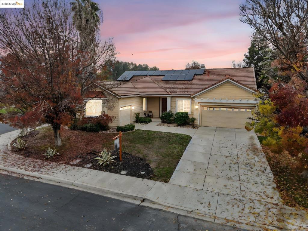 1839 Elizabeth Way Property Photo 1