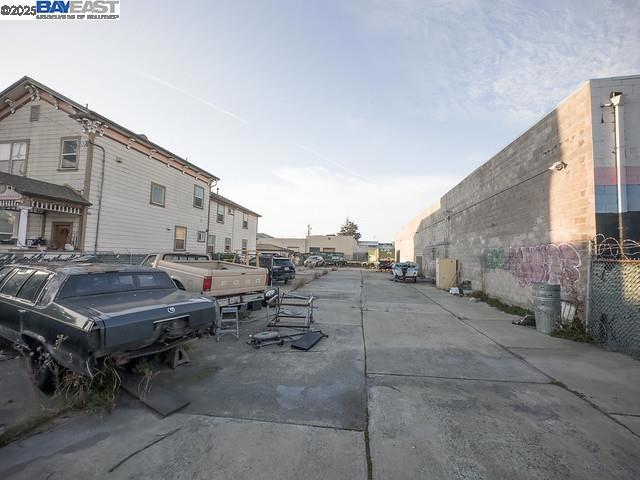 1041 7th Ave Property Photo 1