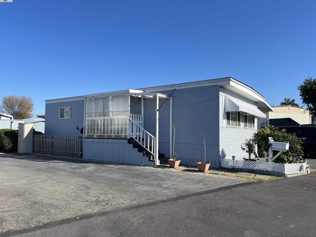 2100 Lewelling Blvd Property Photo 1