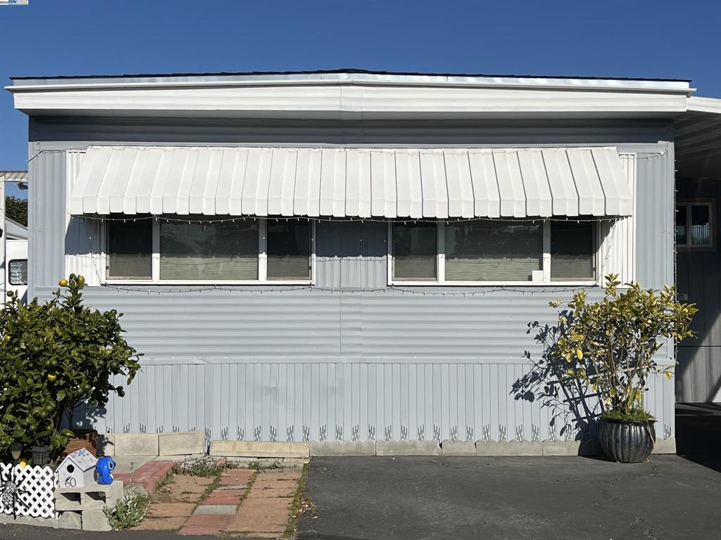 2100 Lewelling Blvd Property Photo 2