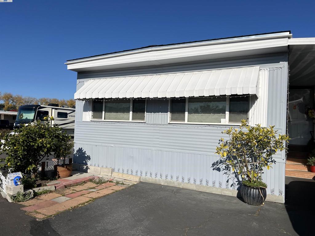 2100 Lewelling Blvd Property Photo 4
