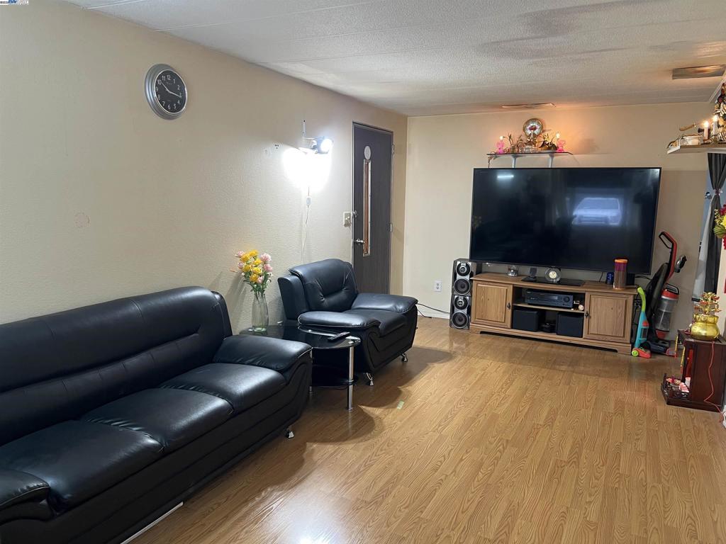 2100 Lewelling Blvd Property Photo 6
