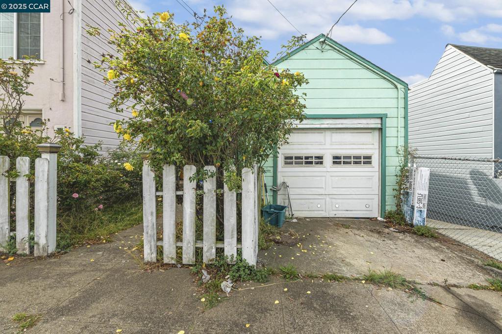 73 Tioga Ave Property Photo 1