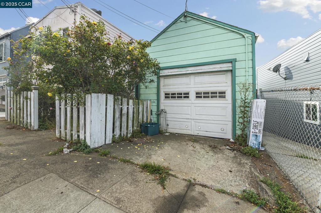 73 Tioga Ave Property Photo 3