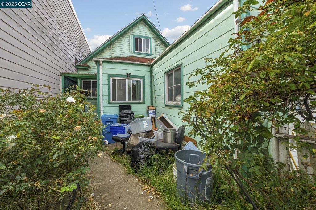 73 Tioga Ave Property Photo 4