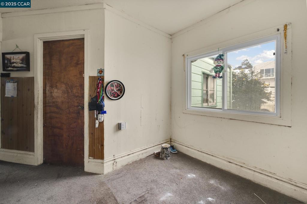 73 Tioga Ave Property Photo 5