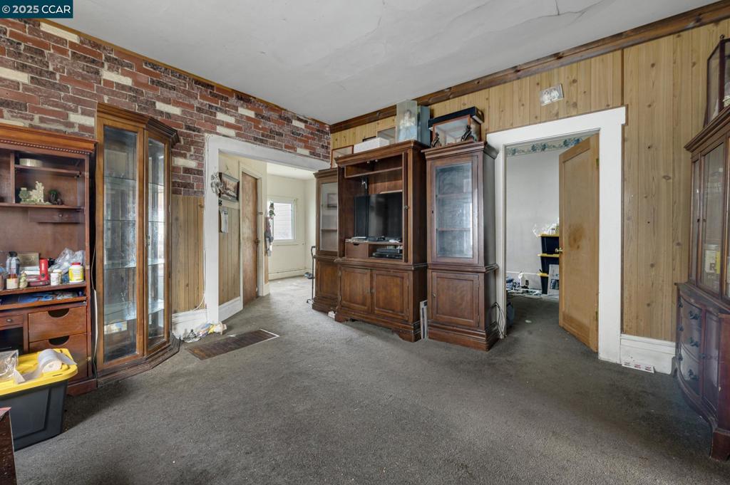 73 Tioga Ave Property Photo 8