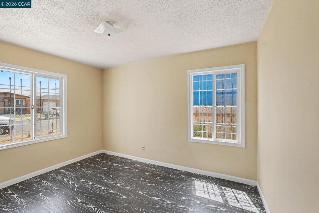 1530 Maine Ave Property Photo 11