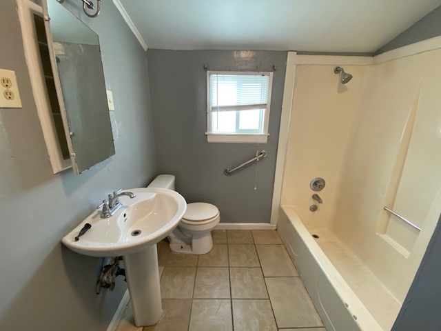 809 W 2nd St Property Photo 4