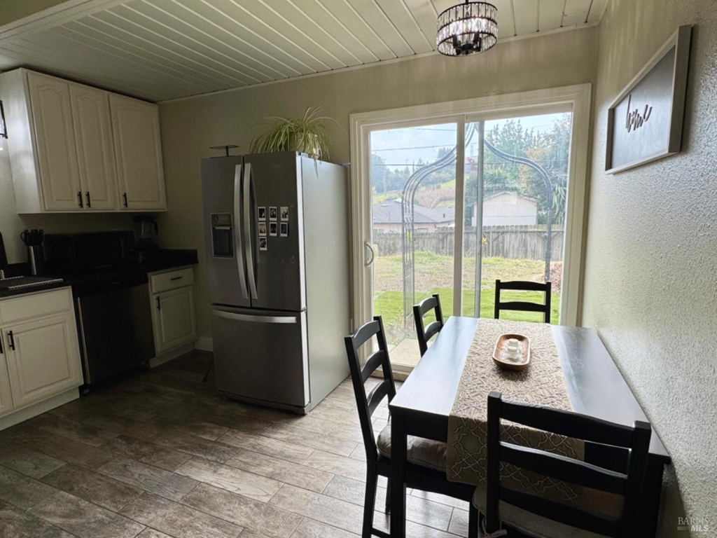 469 La Jolla St Property Photo 4