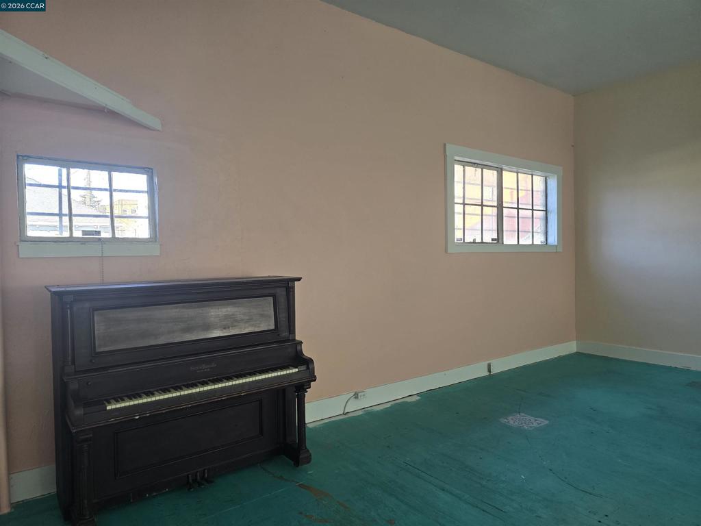 1326 Pomona St Property Photo 6