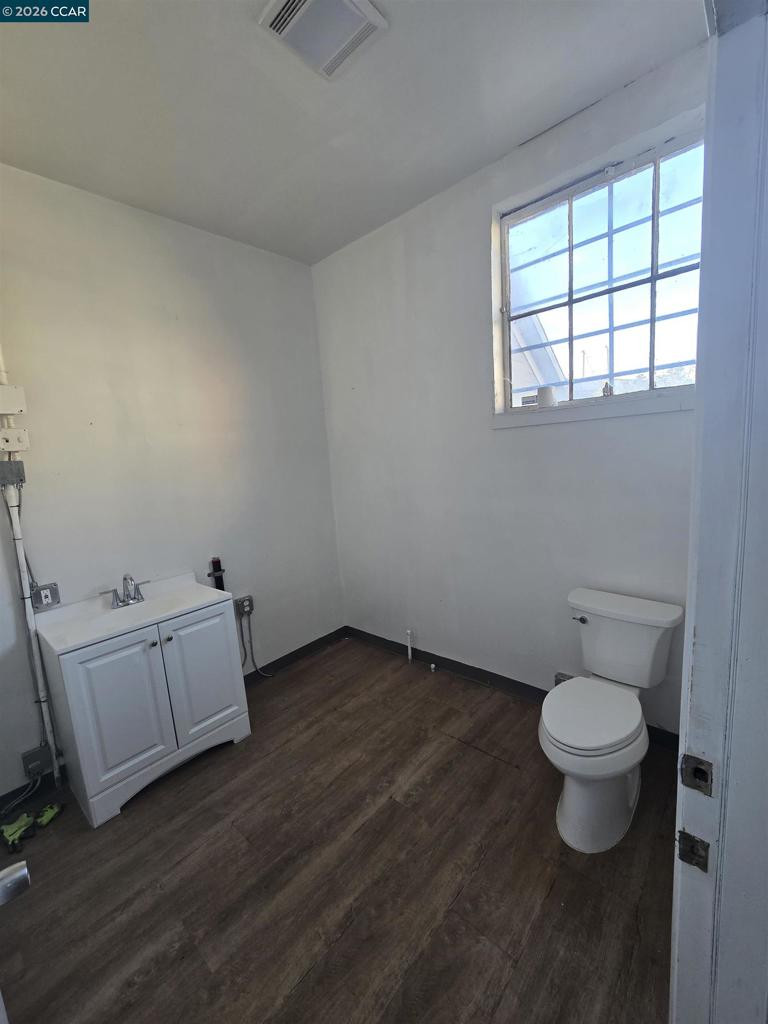 1326 Pomona St Property Photo 7