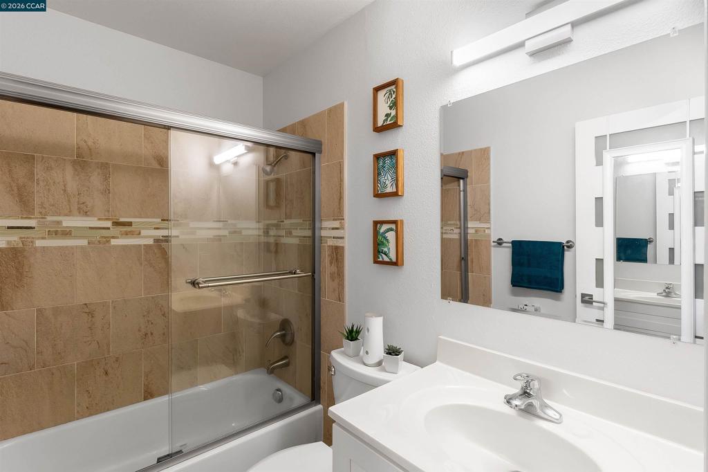 1 Embarcadero W 164 Property Photo 2