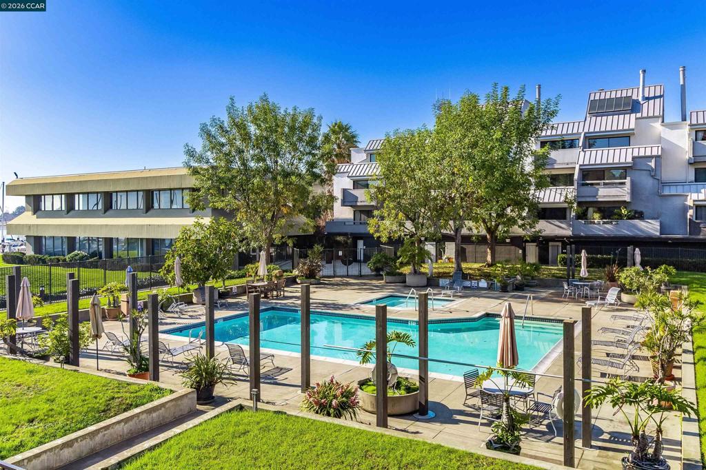 1 Embarcadero W 164 Property Photo 16