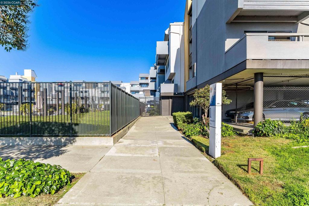 1 Embarcadero W 164 Property Photo 18