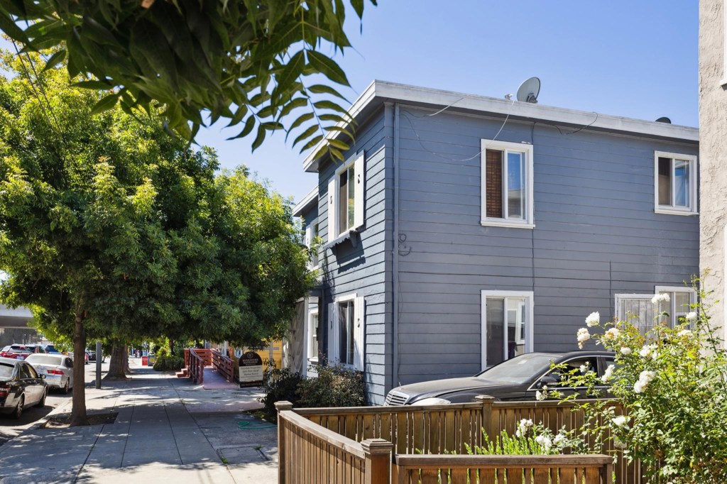 5659 Telegraph Ave Property Photo 2