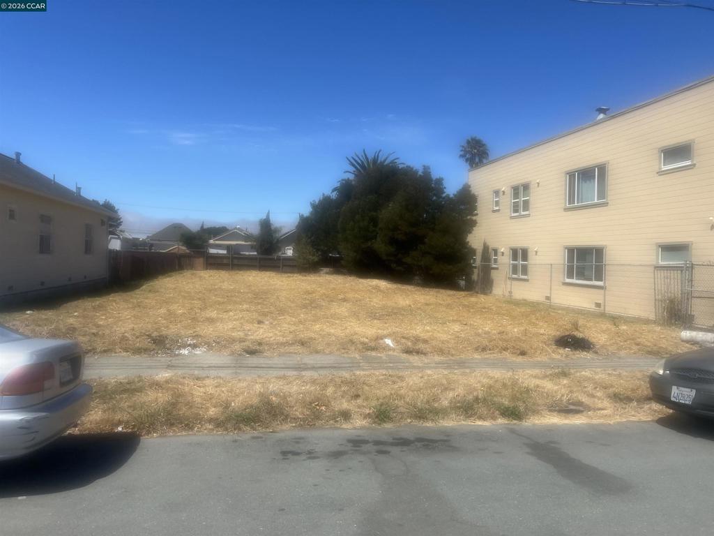 551 6th St Property Photo 1