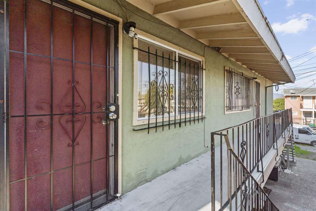 128 Catron Dr Property Photo 4